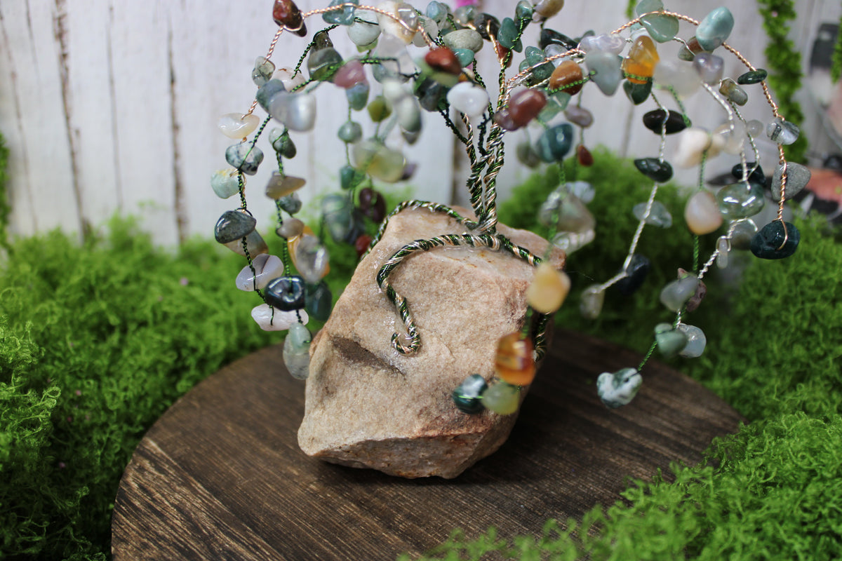 Green Earth Goddess Willow – Indian Agate Gemstone Tree on Natural Stone